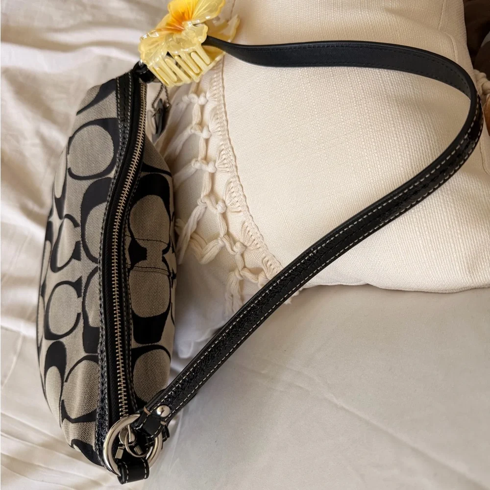 Coach Black & Gray Signature Canvas Shoulder Bag - Picture 3 of 8